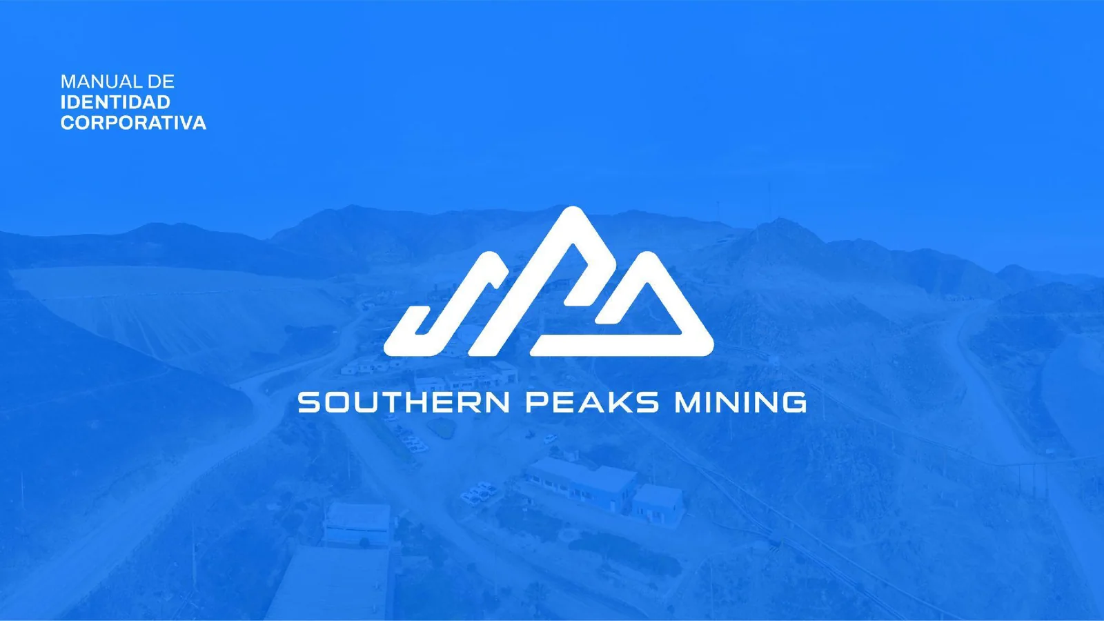 Logotipo Southern Peaks Mining sobre la cordillera